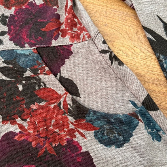 Chico’s Hi-Lo Floral Print Long Sleeve Knit Tunic Sz. M/8 (1) - Picture 3 of 10